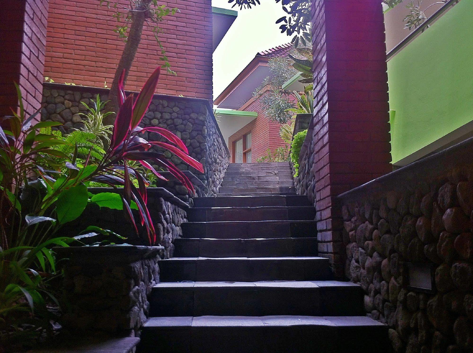Hotel Rumput Resort & Resto Maguwo Exterior photo